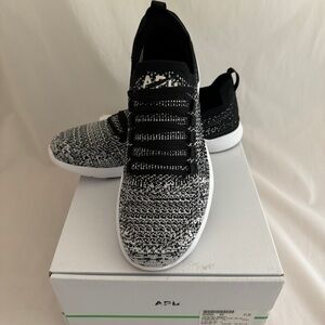 NEW APL Techloom Breeze in black & white